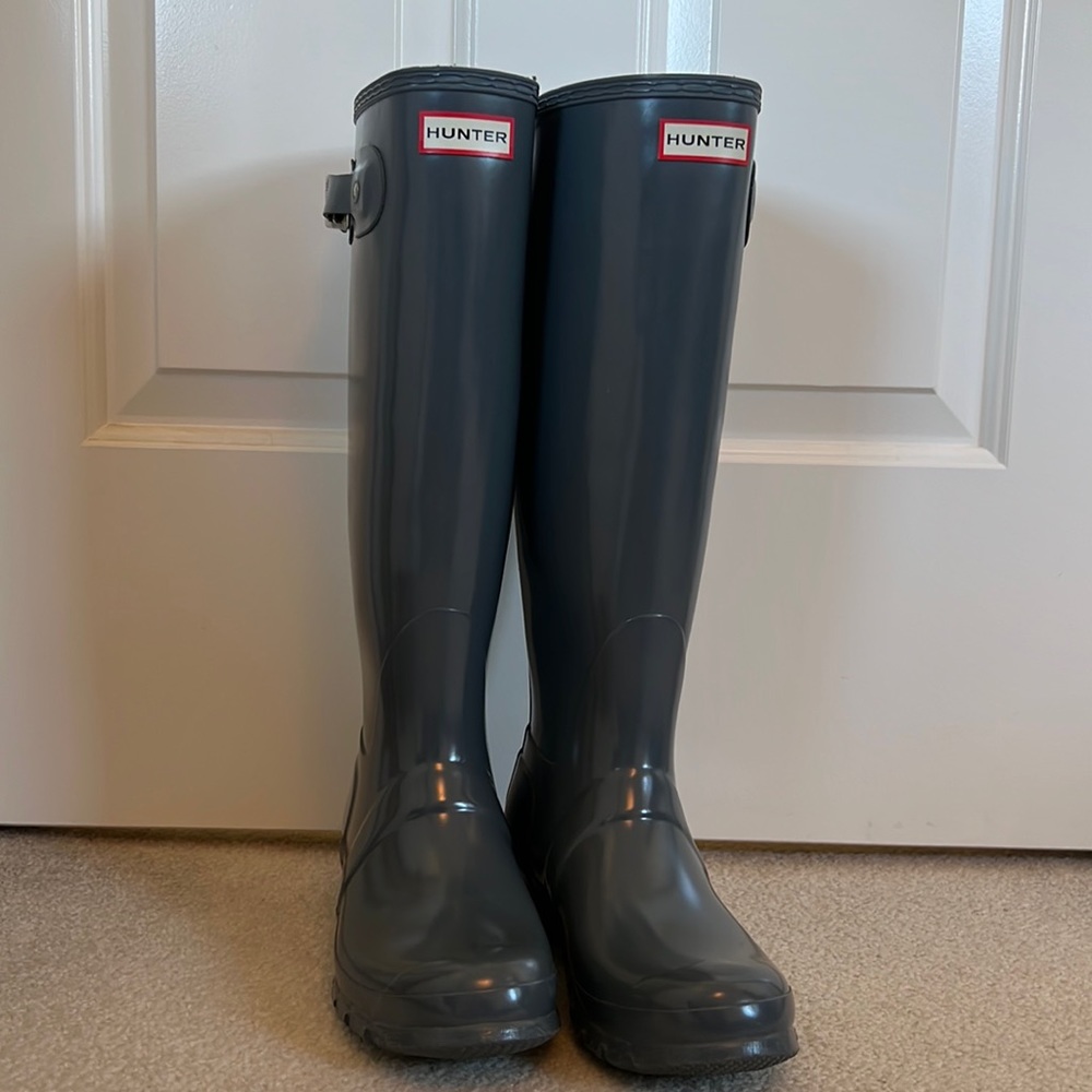 Tall glossy Hunter rain boot!